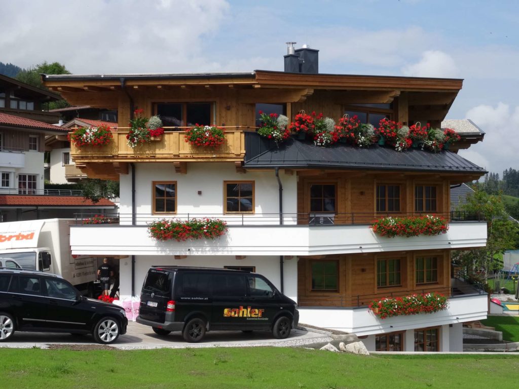 Dachstuhl, Fassade und Carport in Ellmau