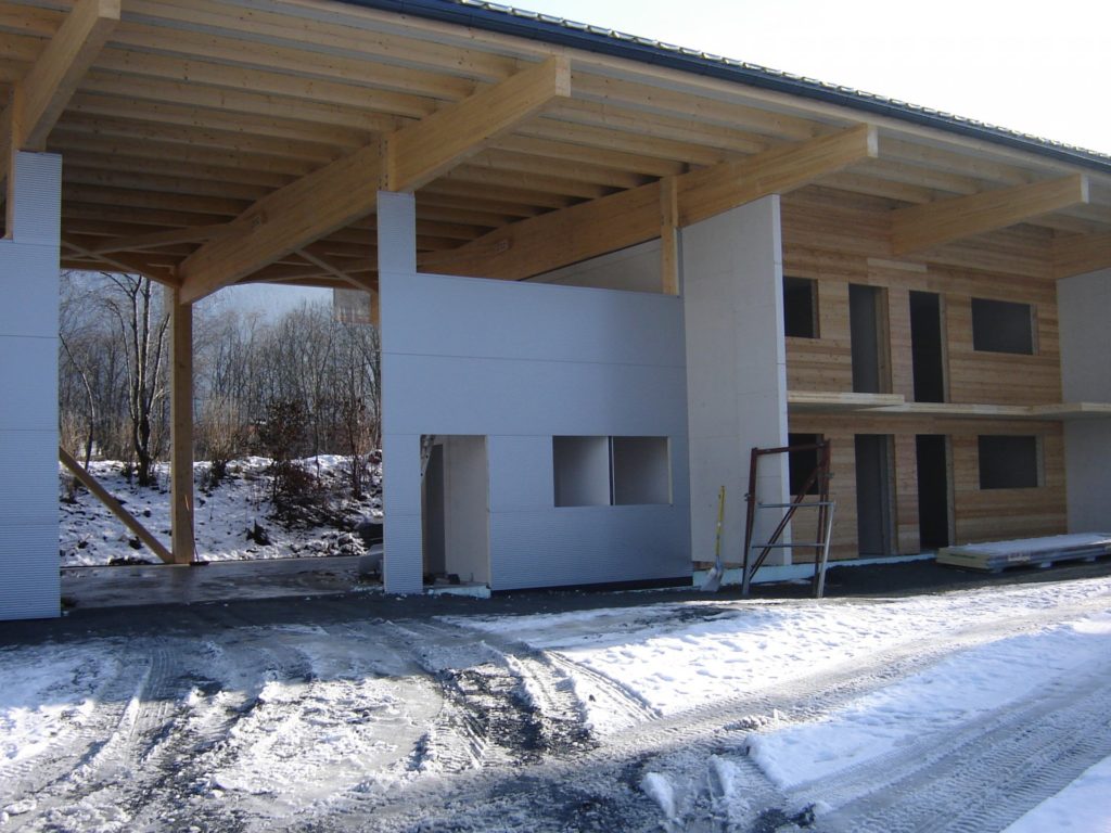 Firmengebäude mit Produktionshalle in Oberndorf