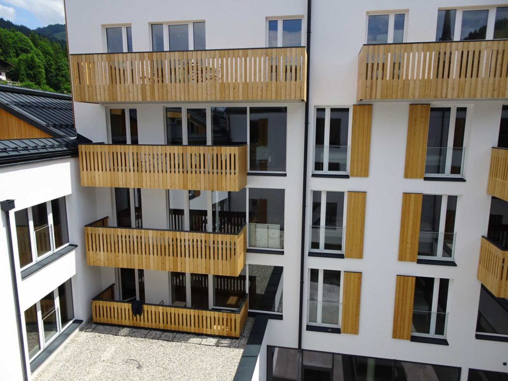Dachkonstruktion, Balkone und Fassade in Fieberbrunn